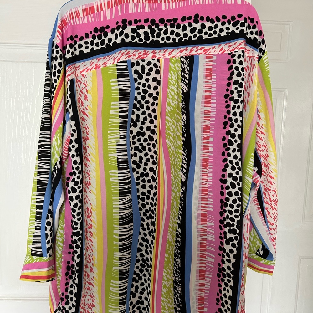Slim Factor Colorful Patterned Blouse - Picture 3 of 3
